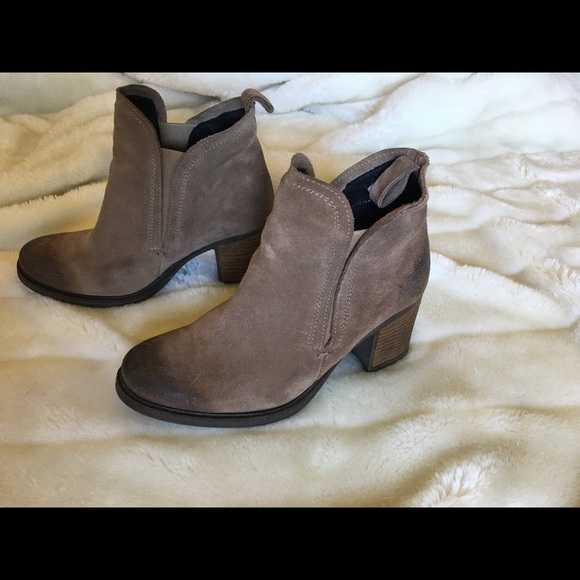Boss and Co. Chelsea Belfield Bootie | EUC | - Picture 2 of 8